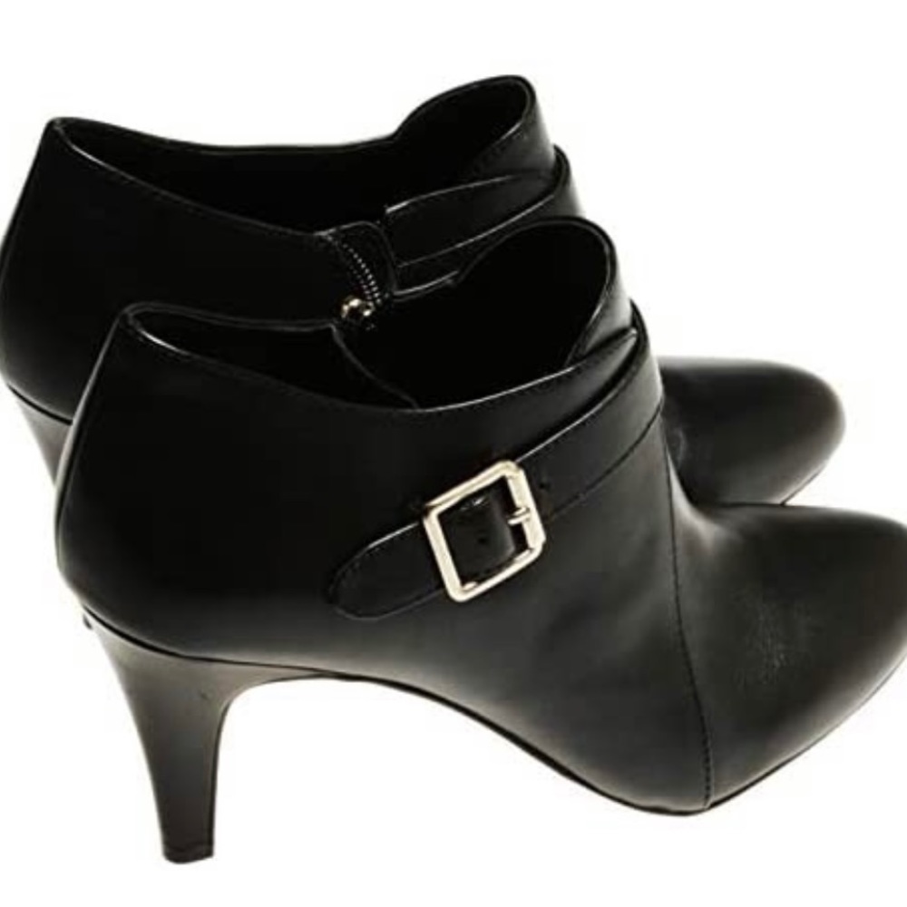 Vince Camuto Black Leather Vonilesa High Heel Ankle Bootie  8M leather upper